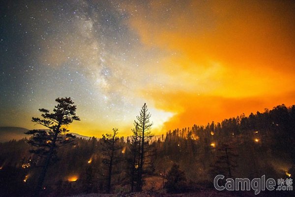加州野火肆虐，摄影师捕捉壮美瞬间