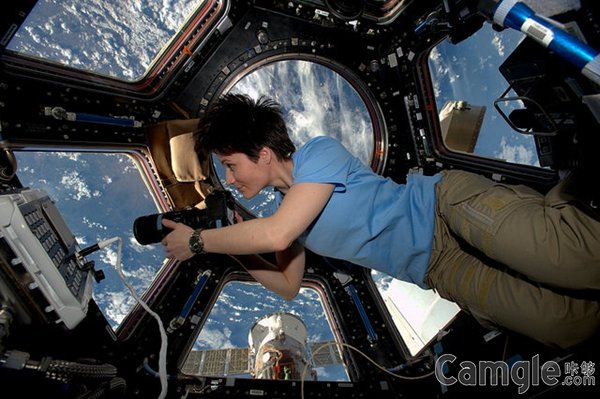 意大利首位女宇航员拍摄下国际空间站场景