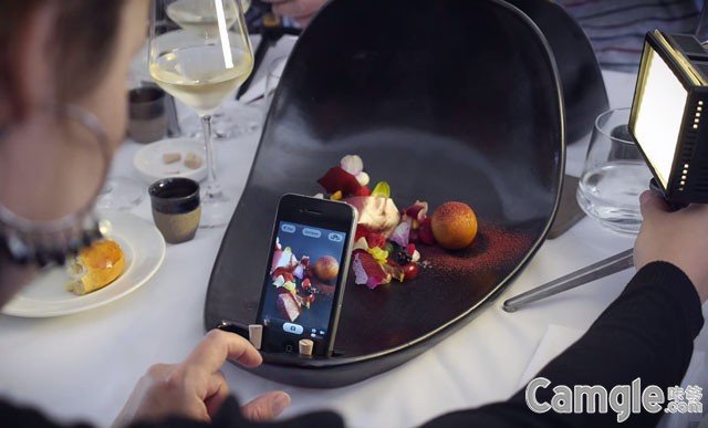 以色列一餐厅推出特制餐具 方便食客拍照