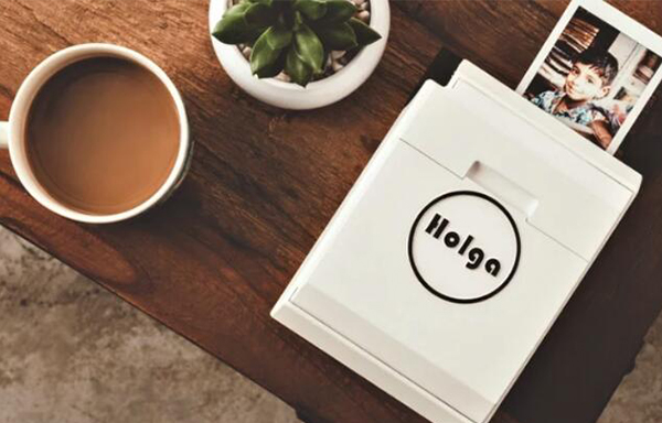 香港玩具相机 Holga 推出不用电的手机照片打印机