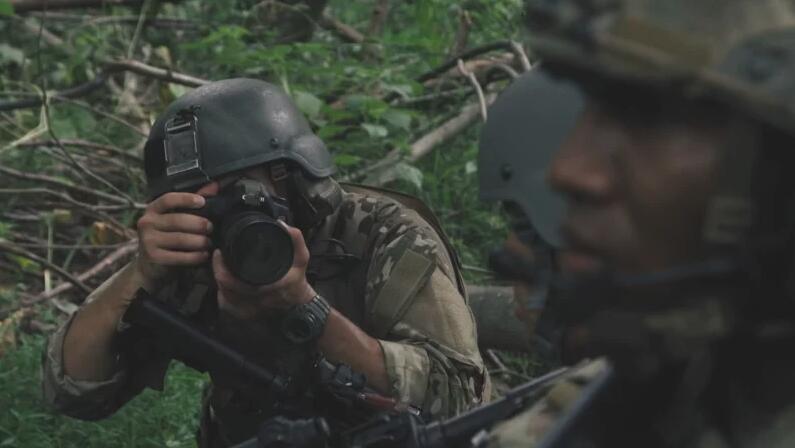 北约发布记录片：美国陆军战地摄影师