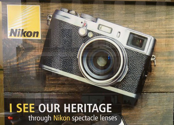 尼康“重视传统”广告却错用了富士相机！？